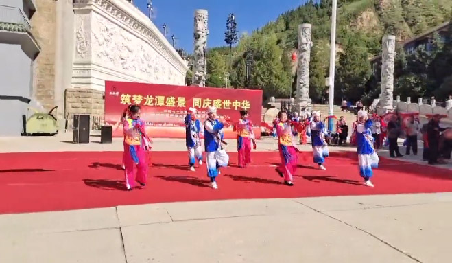 最美黑龙潭喜迎国庆
